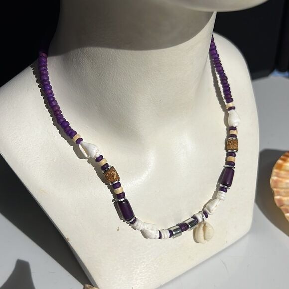 Bundle Sale 3 for $15 | Shell & Bead Necklace with Hanging Shell - Picture 4 of 9